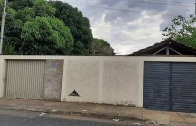 Imagem: A casa possui 4 Dormitórios, 4 Banheiros, 3 Vagas na garagem