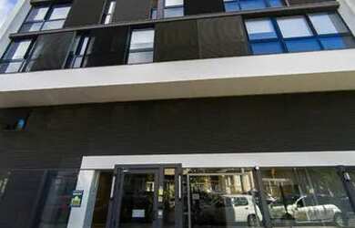 Imagem: O apartamento possui 1 Dormitório, 1 Banheiro, 1 Vaga na garagem