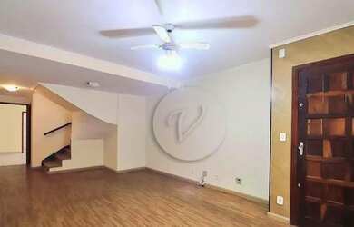 Imagem: A casa possui 3 Dormitórios, 3 Banheiros, 4 Vagas na garagem