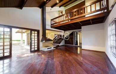 Imagem 1: CASA EM TERRENO DE ESQUINA NO SEMINÁRIO Casa em terreno de esquina no...