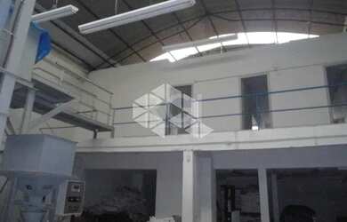 Imagem: O depósito possui 4 Vagas na garagem, 700m² de Área e está