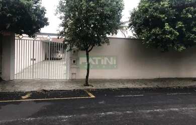 Imagem: A casa possui 2 Dormitórios, 1 Banheiro, 4 Vagas na garagem