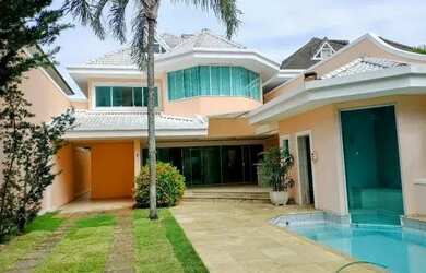 Imagem: A casa em condomínio possui 4 Dormitórios, 5 Banheiros, 2