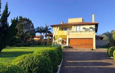 Imagem: A casa em condomínio possui 4 Dormitórios, 5 Banheiros, 5