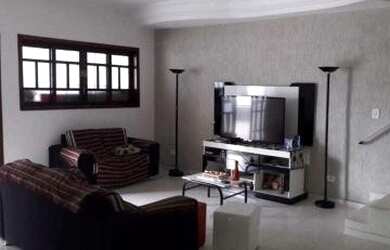 Imagem: A casa possui 3 Dormitórios, 2 Banheiros, 5 Vagas na garagem