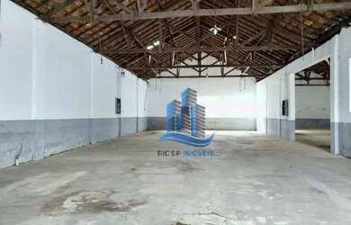 Imagem: O depósito possui 5 Vagas na garagem, 741m² de Área e está