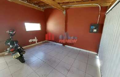 Imagem: A casa possui 2 Dormitórios, 2 Banheiros, 2 Vagas na garagem