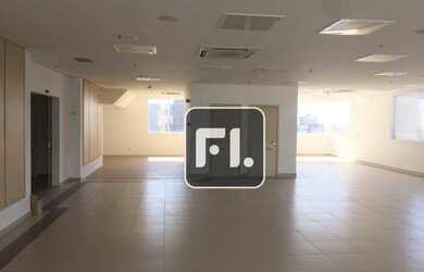 Imagem: O depósito possui 5 Vagas na garagem, 245m² de Área e está