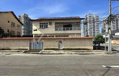 Imagem: A casa possui 4 Dormitórios, 4 Banheiros, 4 Vagas na garagem