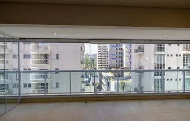 Imagem: O apartamento possui 4 Dormitórios, 5 Banheiros, 3 Vagas na