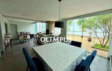 Imagem: A casa em condomínio possui 4 Dormitórios, 5 Banheiros, 2