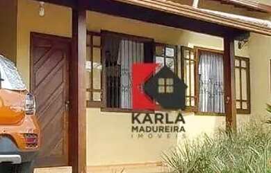 Imagem: A casa possui 3 Dormitórios, 3 Banheiros, 4 Vagas na garagem