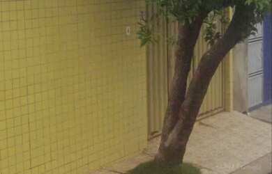 Imagem: A casa possui 3 Dormitórios, 3 Banheiros, 2 Vagas na garagem