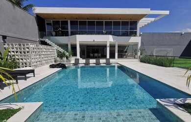 Imagem 4: Casa para aluguel possui 800 metros quadrados com 5 quartos