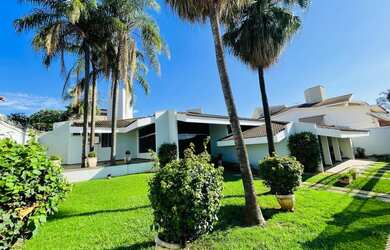 Imagem: A casa possui 5 Dormitórios, 5 Banheiros, 5 Vagas na garagem