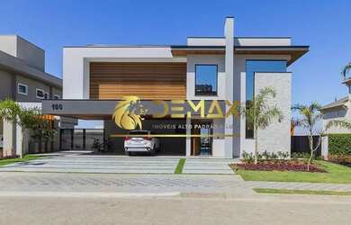 Imagem: A casa possui 4 Dormitórios, 5 Banheiros, 5 Vagas na garagem