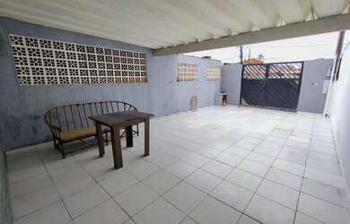 Imagem: A casa possui 2 Dormitórios, 1 Banheiro, 4 Vagas na garagem