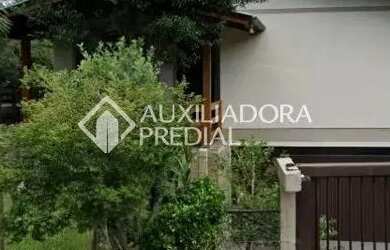 Imagem: A casa possui 3 Dormitórios, 2 Banheiros, 1 Vaga na garagem