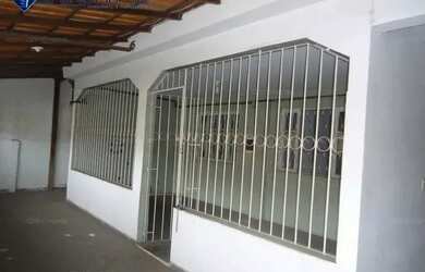 Imagem: A casa possui 3 Dormitórios, 3 Banheiros, 3 Vagas na garagem