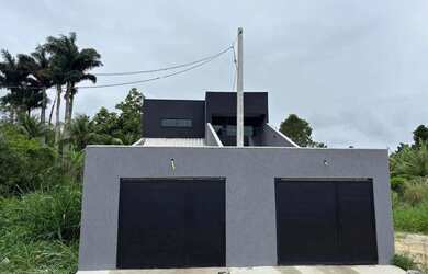 Imagem: A casa possui 3 Dormitórios, 3 Banheiros e 170m² de Área