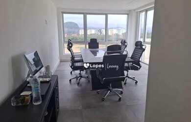 Imagem: O depósito possui 1 Vaga na garagem, 94m² de Área e está