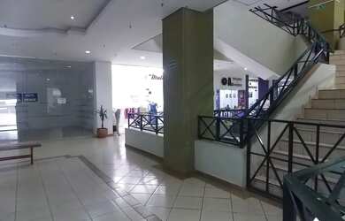 Imagem 7: Shopping Center à venda, 109 lojas, 86 vagas descobertas e 14 vagas cobertas,...