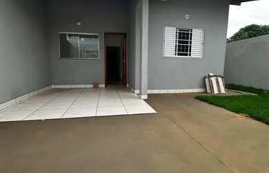 Imagem: A casa possui 2 Dormitórios, 1 Banheiro, 1 Vaga na garagem