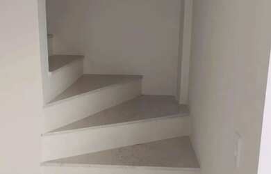 Imagem: A casa possui 3 Dormitórios, 2 Banheiros, 1 Vaga na garagem