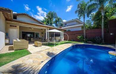 Imagem: A casa em condomínio possui 4 Dormitórios, 5 Banheiros, 5