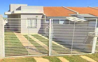 Imagem: A casa possui 2 Dormitórios, 1 Banheiro, 2 Vagas na garagem