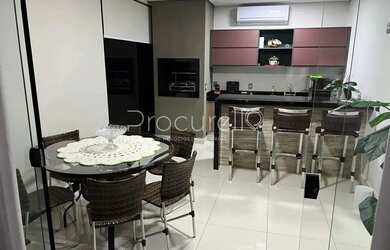 Imagem: A casa em condomínio possui 3 Dormitórios, 5 Banheiros, 4