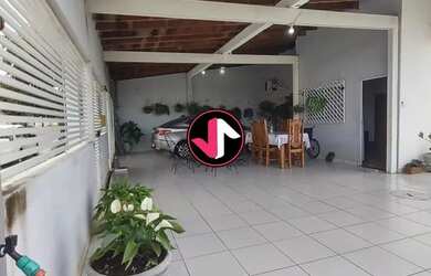 Imagem: A casa possui 2 Dormitórios, 1 Banheiro, 1 Vaga na garagem