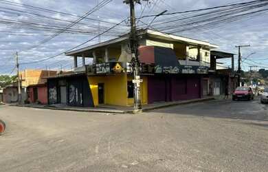 Imagem: A casa possui 4 Dormitórios, 3 Banheiros, 5 Vagas na garagem