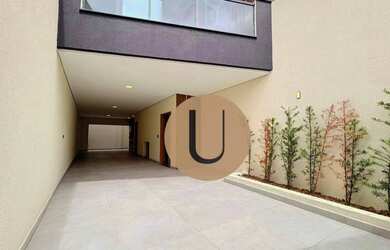 Imagem: A casa possui 3 Dormitórios, 5 Banheiros, 5 Vagas na garagem