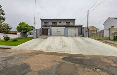 Imagem: A casa possui 3 Dormitórios, 4 Banheiros, 3 Vagas na garagem