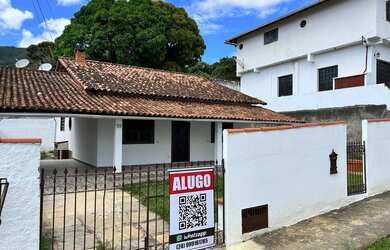 Imagem: A casa possui 3 Dormitórios, 2 Banheiros, 1 Vaga na garagem