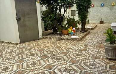 Imagem: A casa possui 3 Dormitórios, 1 Banheiro, 4 Vagas na garagem