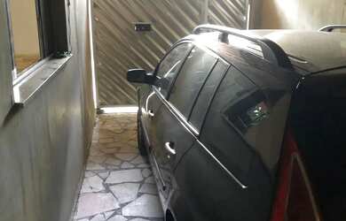 Imagem: A casa possui 2 Dormitórios, 1 Banheiro, 1 Vaga na garagem