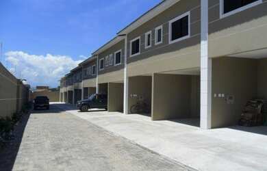 Imagem: A casa em condomínio possui 2 Dormitórios, 1 Banheiro, 2 Vagas