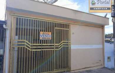 Imagem: A casa possui 3 Dormitórios, 1 Banheiro, 1 Vaga na garagem