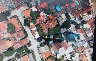 Imagem: A casa possui 5 Dormitórios, 5 Vagas na garagem e 1000m² de