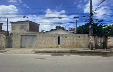 Imagem: A casa possui 3 Dormitórios, 3 Banheiros, 324m² de Área e