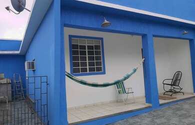 Imagem: A casa possui 3 Dormitórios, 1 Banheiro, 1 Vaga na garagem