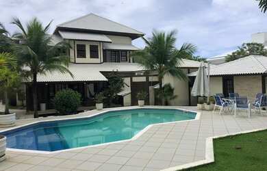 Imagem: A casa em condomínio possui 4 Dormitórios, 5 Banheiros, 3