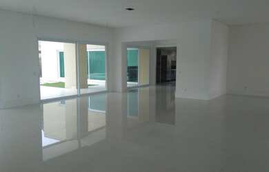 Imagem: A casa possui 4 Dormitórios, 5 Banheiros, 5 Vagas na garagem