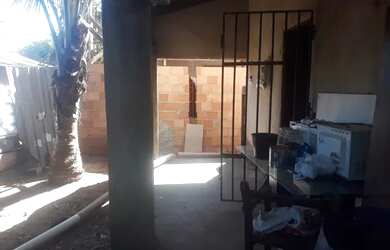 Imagem: A casa possui 2 Dormitórios, 2 Banheiros, 1 Vaga na garagem