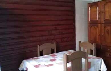 Imagem: A casa possui 3 Dormitórios, 2 Banheiros, 1 Vaga na garagem