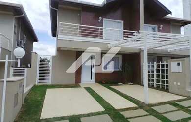 Imagem: A casa em condomínio possui 3 Dormitórios, 3 Banheiros, 2