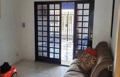 Imagem: A casa possui 2 Dormitórios, 1 Banheiro, 1 Vaga na garagem