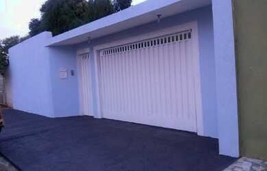 Imagem: A casa à venda possui 4 Dormitórios, 2 Banheiros, 5 Vagas